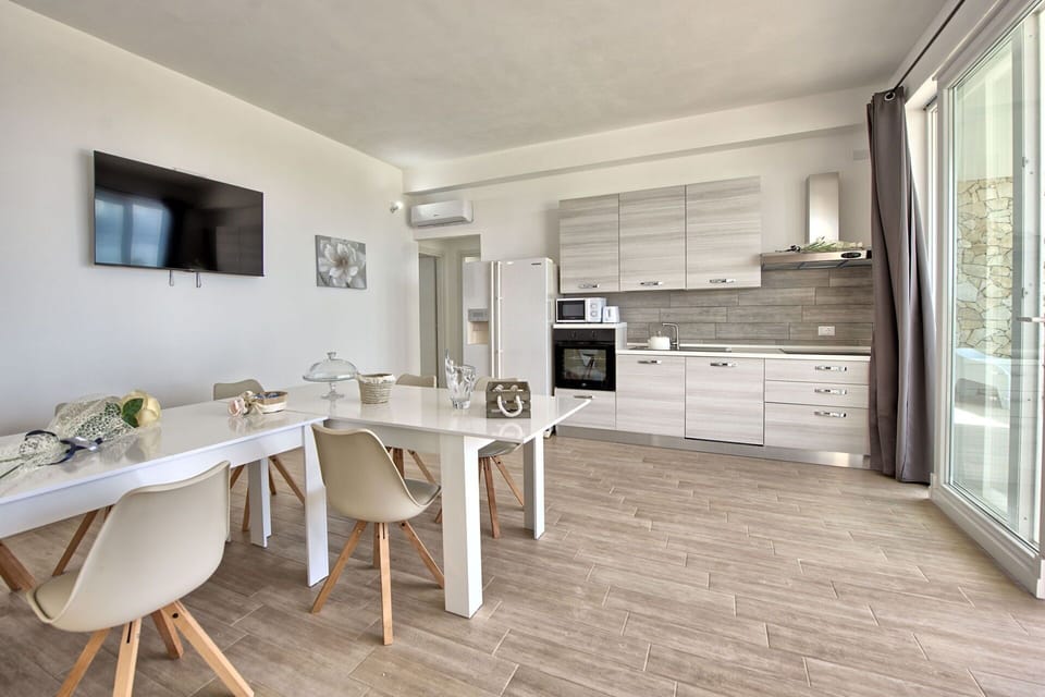 Dining Room, Kitchen
