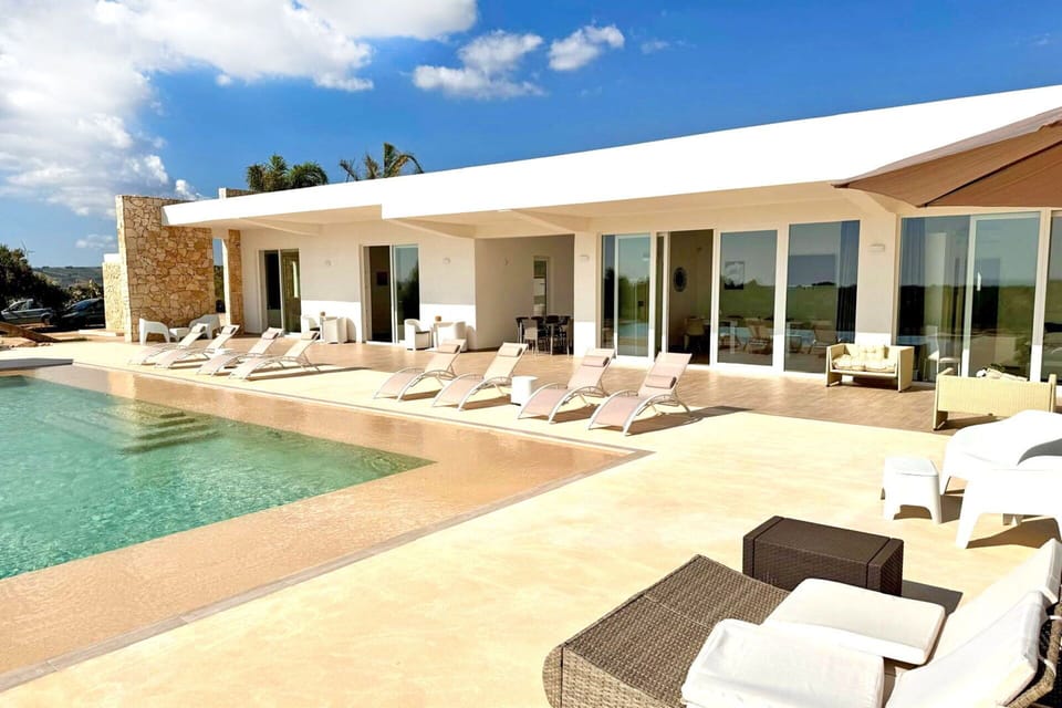 Building Exterior, Outdoor, Pool