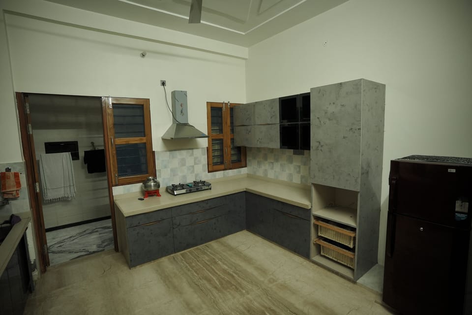 Luxury Studio Suite, City View | Private kitchen | Coffee/tea maker, fridge, electric kettle, rice cooker