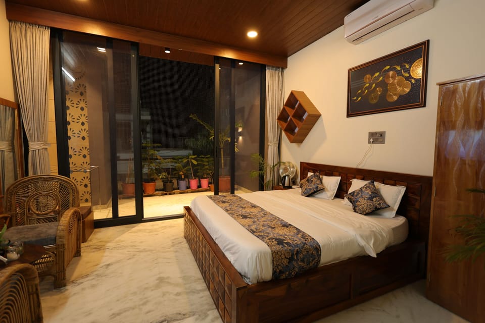 Luxury Room | Egyptian cotton sheets, premium bedding, down comforters