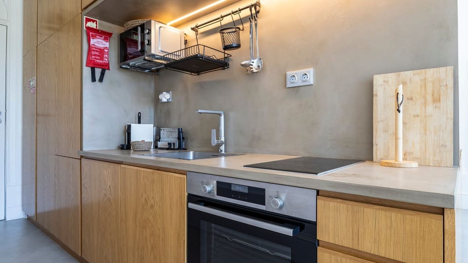 Compact and fully equipped kitchenette, featuring modern appliances and all the essentials for preparing meals #convenient #enjoy