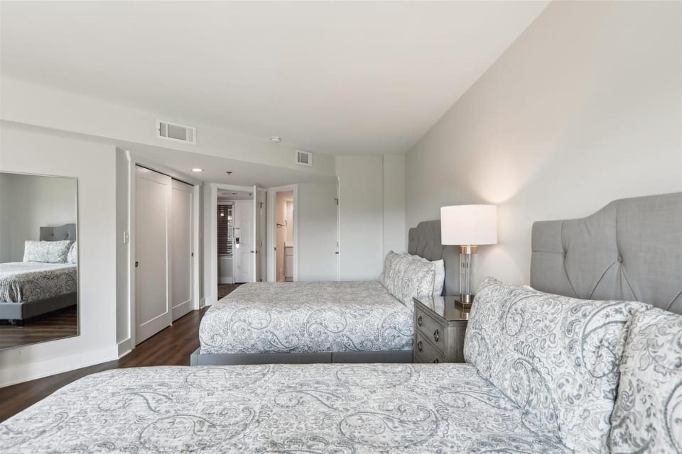 Guest Bedroom at 3427 Villamare