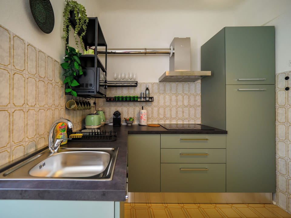 Apartment, 2 Bedrooms, Smoking, Kitchen | Private kitchen | Fridge, oven, stovetop, cookware/dishes/utensils