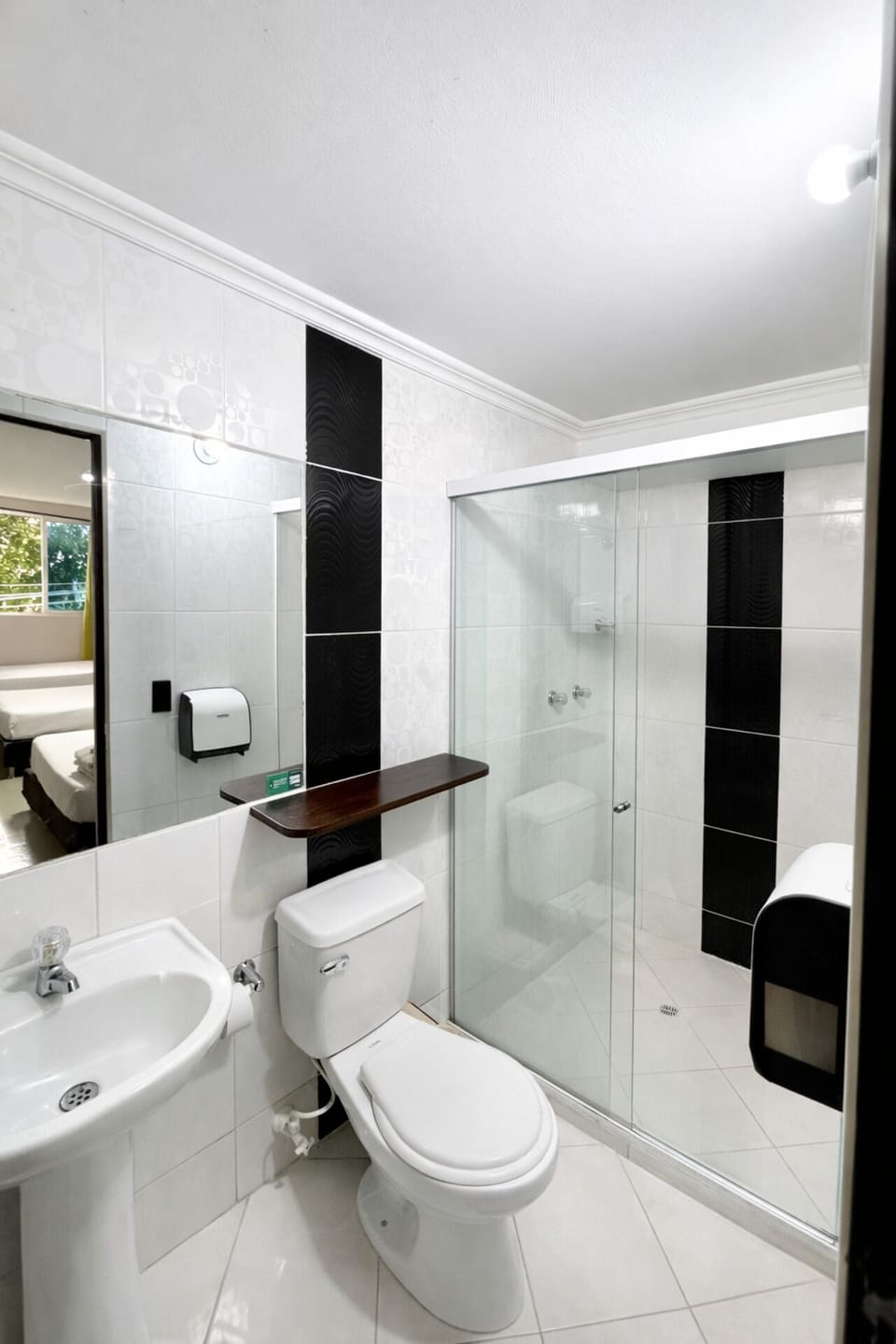 Business Room, Housekeeping | Bathroom | Shower, rainfall showerhead, towels