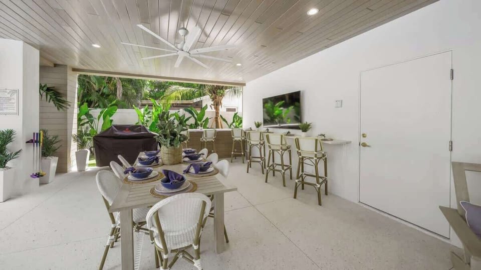 Daytime - Covered Pool Area - Outdoor Dining - High Chairs - HD TV, BBQ Grill