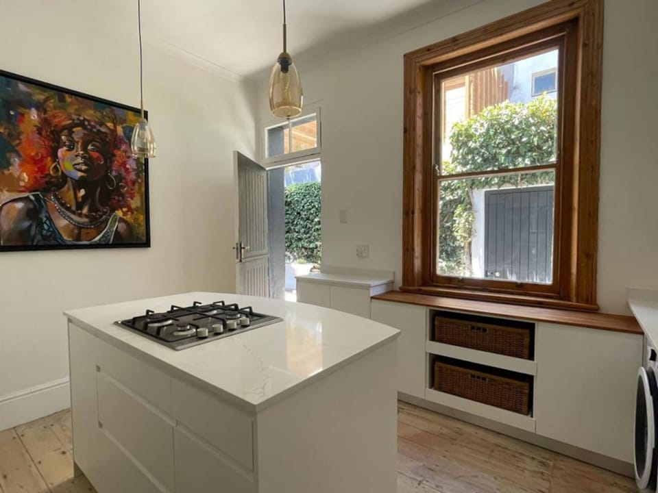 House | 3 bedrooms, desk