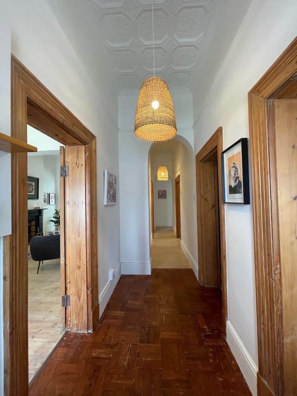 House | 3 bedrooms, desk