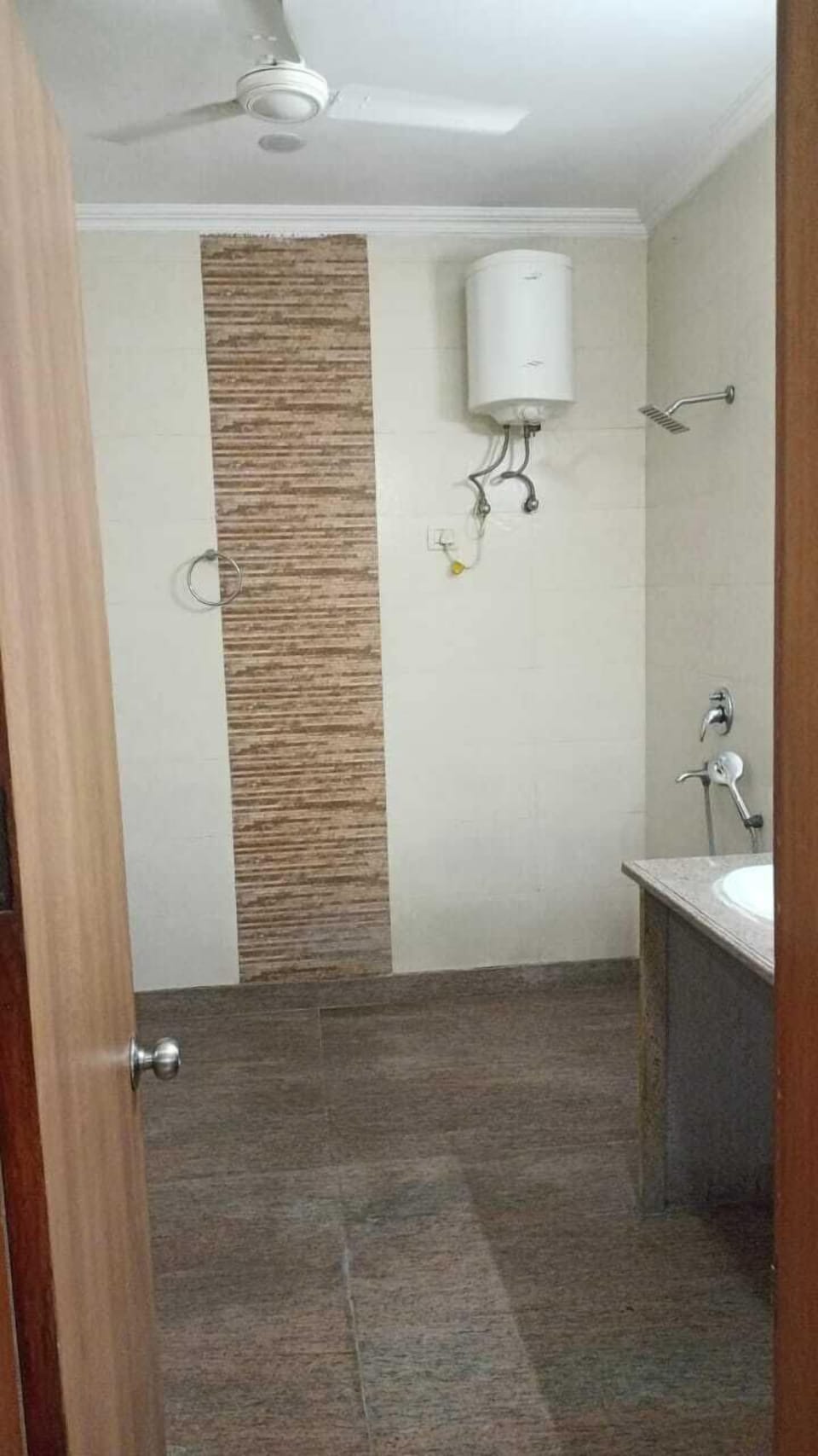 Deluxe Double Room | Bathroom | Towels, soap, shampoo, toilet paper
