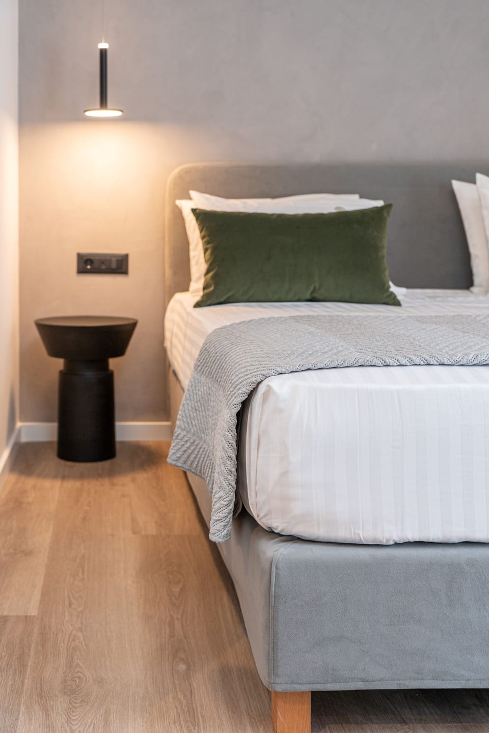 Deluxe Studio Suite | In-room safe, desk, laptop workspace, soundproofing