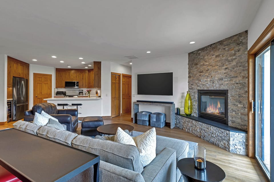 After a fun day on the slopes snuggle up to the gas fireplace.