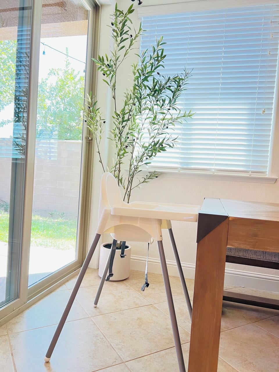 Baby amenities, including a high chair, dinnerware, sound machine, travel crib