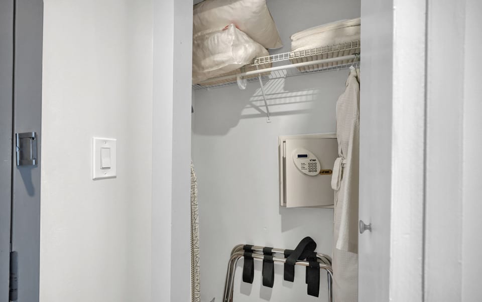 Comfort Condo, 1 King Bed with Sofa bed, Balcony, Ocean View | 1 bedroom, iron/ironing board, free WiFi