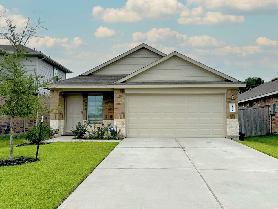 Recently built Dr. Horton 3br/2ba single story house with 2 car garage