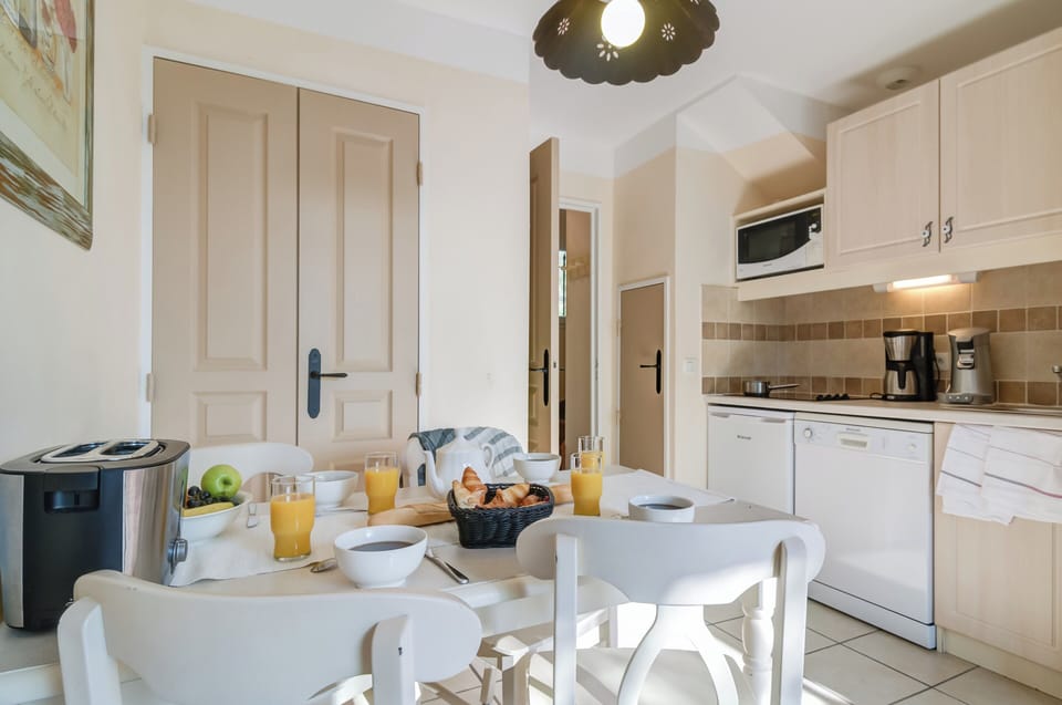 Maison 4 personnes - 1 chambre - Duplex - Terrasse spacieuse | Private kitchen | Fridge, microwave, stovetop, dishwasher