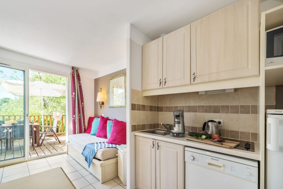 Maison 6 personnes - 2 chambres - Duplex - Terrasse spacieuse | Private kitchen | Fridge, microwave, stovetop, dishwasher
