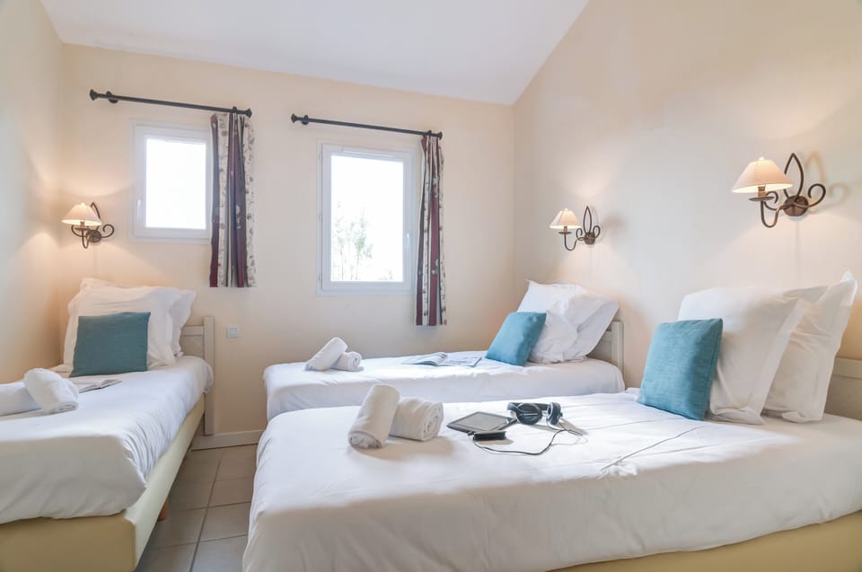 Maison 4 personnes - 1 chambre - Duplex - Terrasse spacieuse | In-room safe, blackout drapes, iron/ironing board, cribs/infant beds
