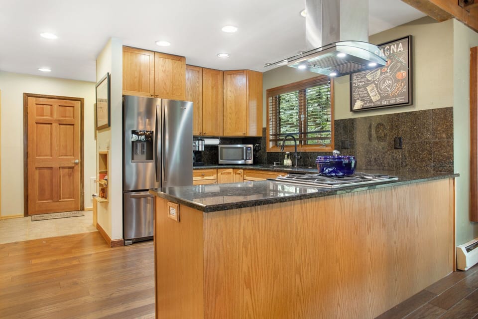 Stainless Steel Appliances, Granite Counters