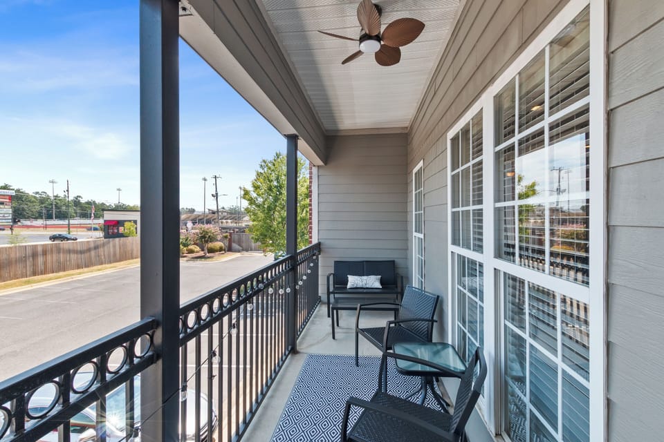 Relax on the balcony.