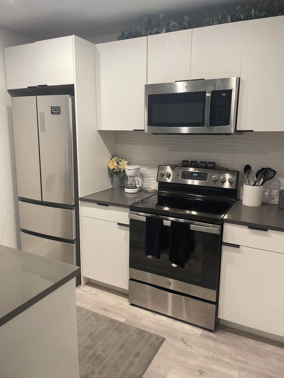 Full kitchen