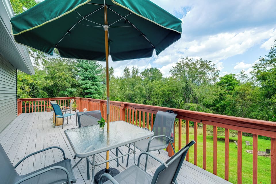 Deck | Sitting & Dining Area