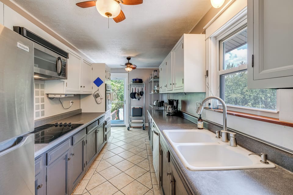 Kitchen | 1st Floor | Drip Coffee Maker | Blender | Toaster