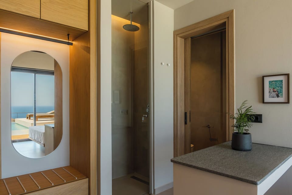 Ensuite bathroom with a standup shower