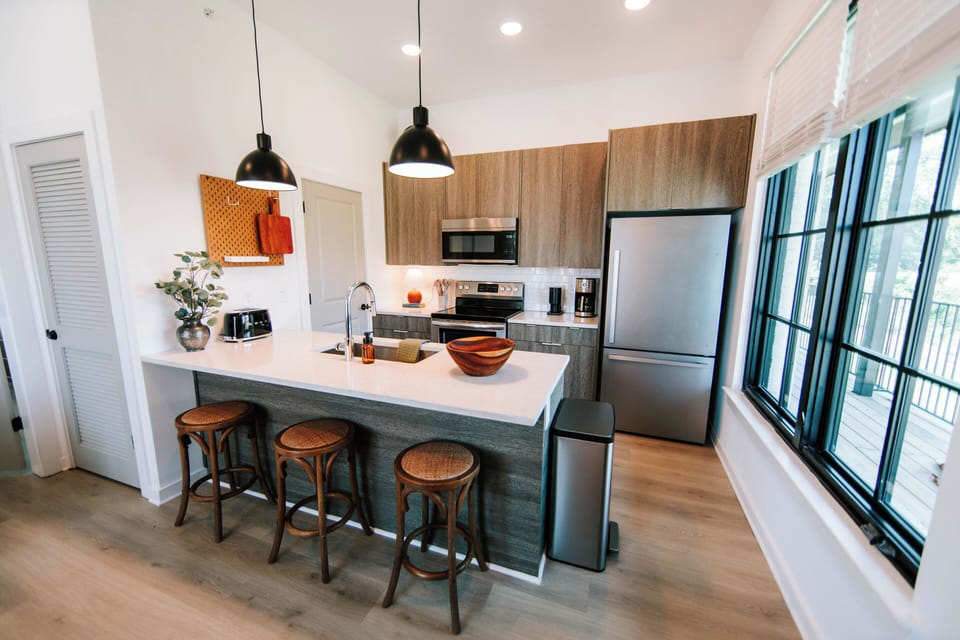 Our kitchen is fully equipped to meet all your cooking needs, whether you're preparing a quick breakfast or a gourmet dinner. Bon appétit!
