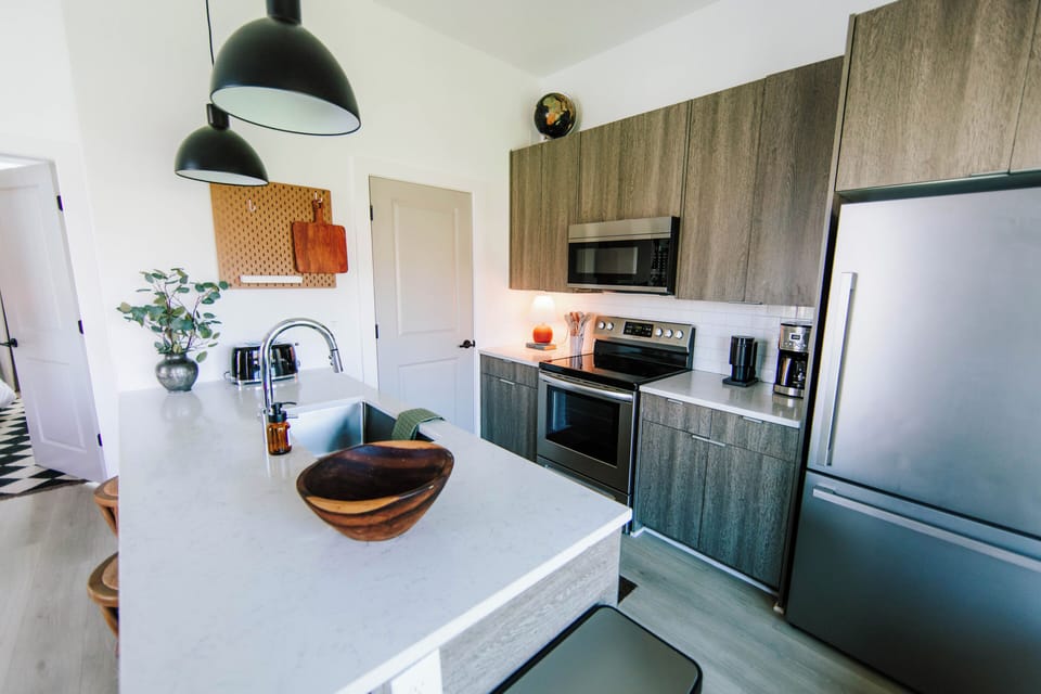 Our kitchen is fully equipped to meet all your cooking needs, whether you're preparing a quick breakfast or a gourmet dinner. Bon appétit!