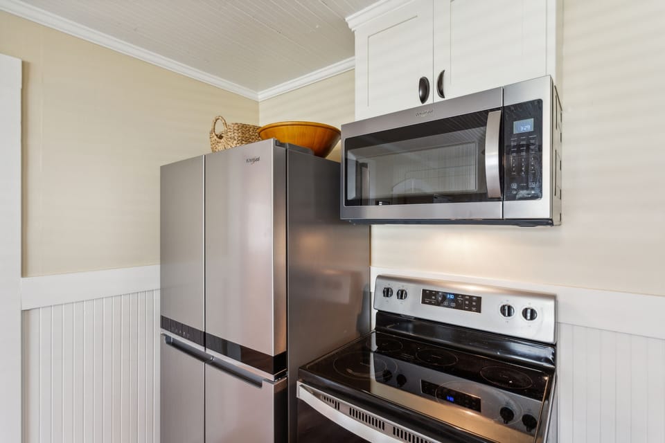 House, 2 Bedrooms | Private kitchen | Coffee/tea maker, fridge, oven, electric kettle