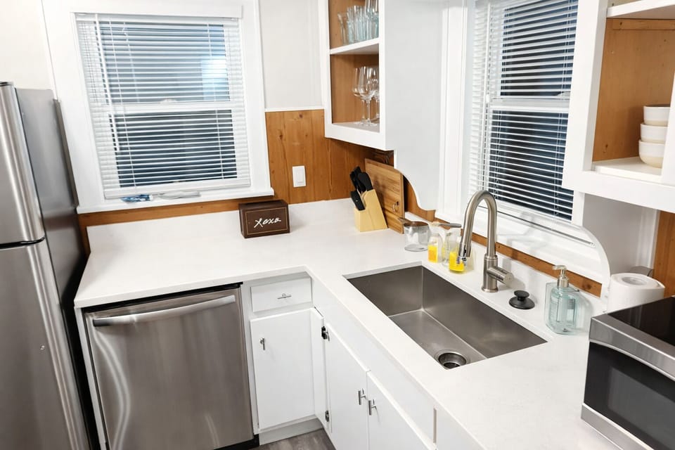 Fully Stocked Kitchen – Cook like a pro with pots, pans, spices & more!
