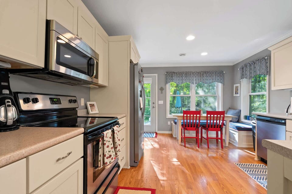 Large Kitchen for preparing meals!
