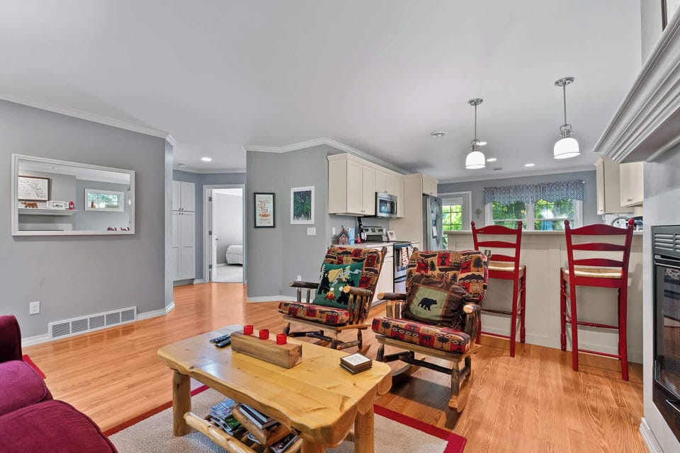 Cozy Living room with pullout couch and two chairs!