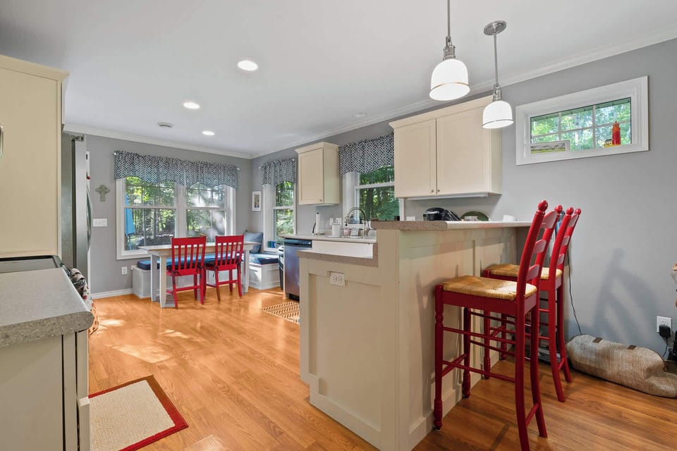 Kitchen with Breakfast Bar