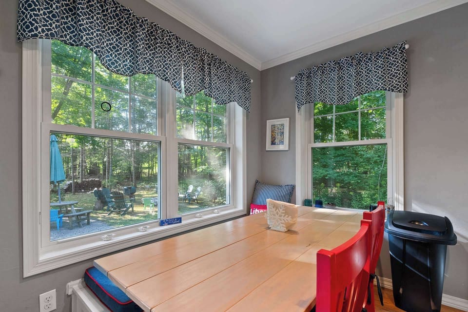 Bench seating for dinner table