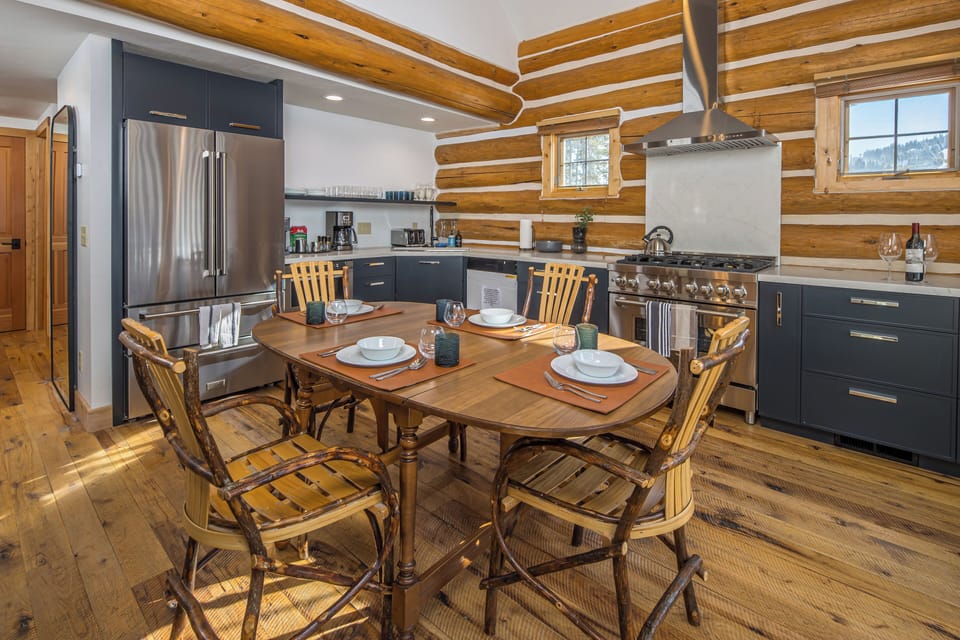 Kitchen dining area