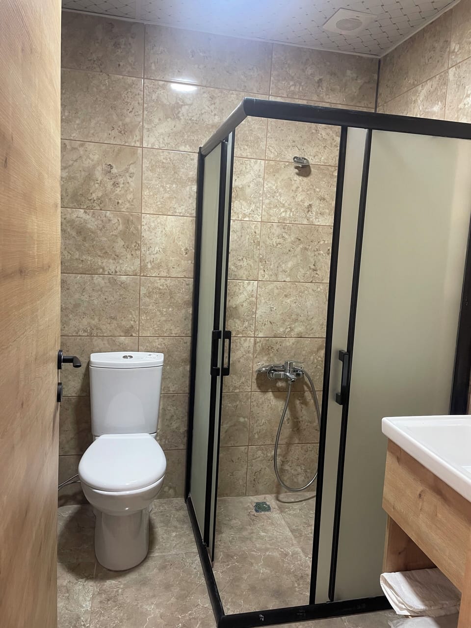Standard Double Room Single Use | Bathroom | Shower, hair dryer, towels, soap