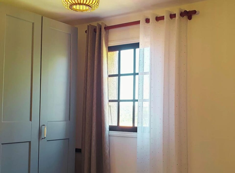 Garden and sea‑view bedroom - storage area