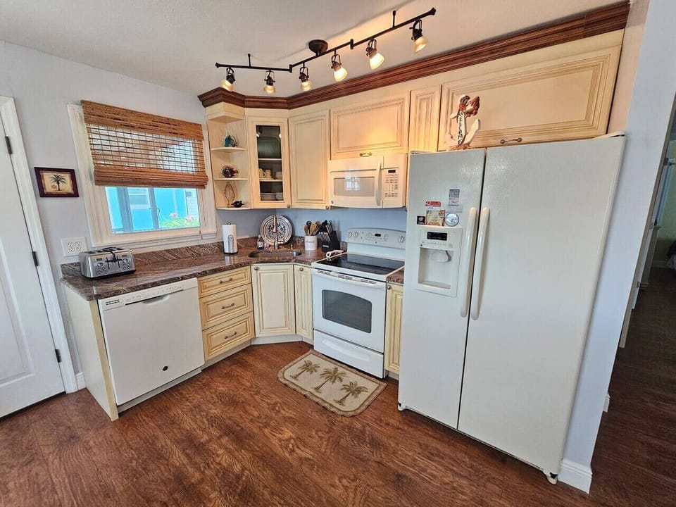 Corner Kitchen