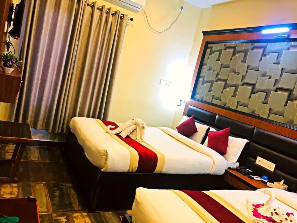 Desk, laptop workspace, iron/ironing board, free WiFi