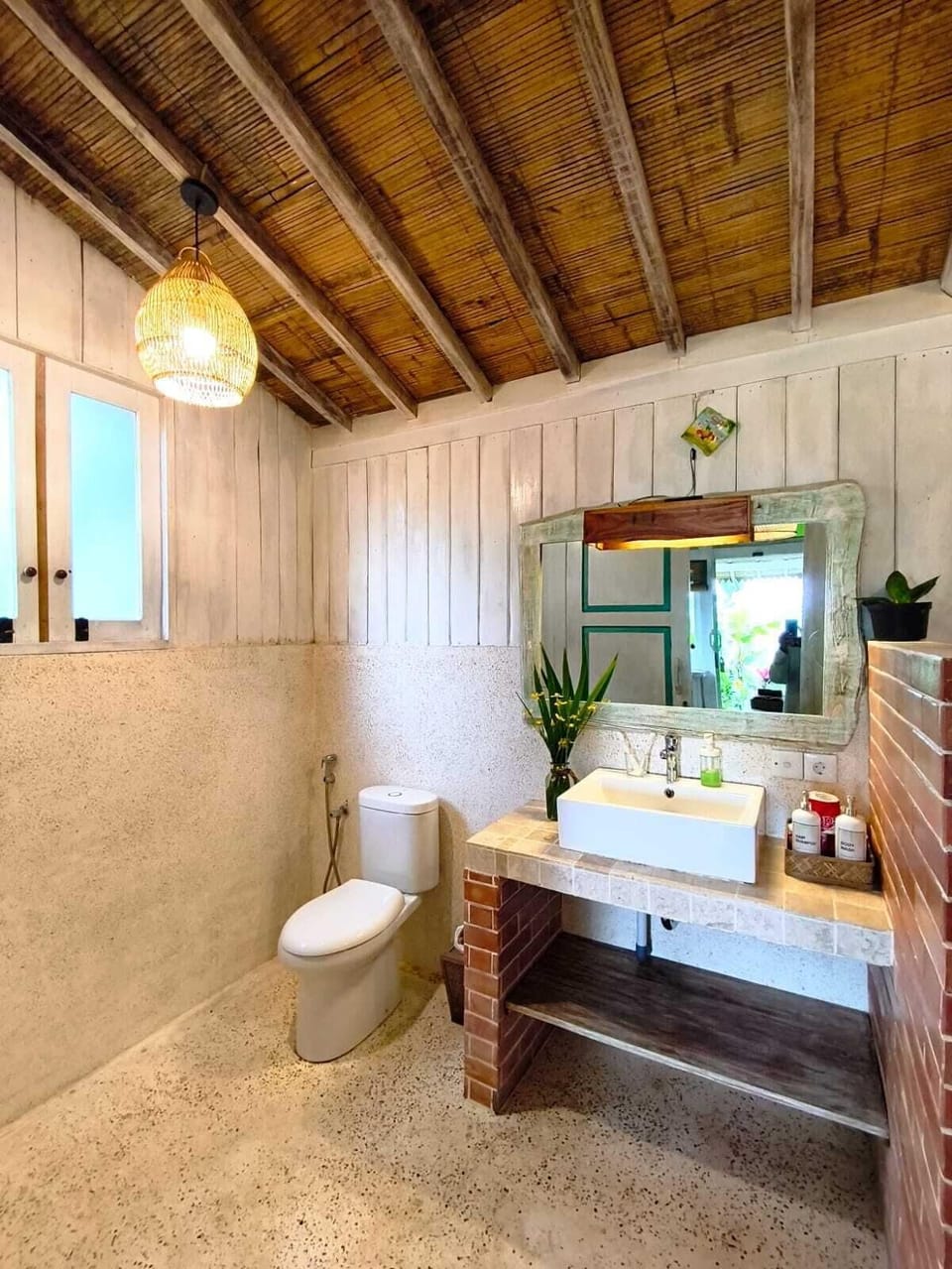 Double Room, Garden View | Bathroom | Shower, rainfall showerhead, hair dryer, bidet