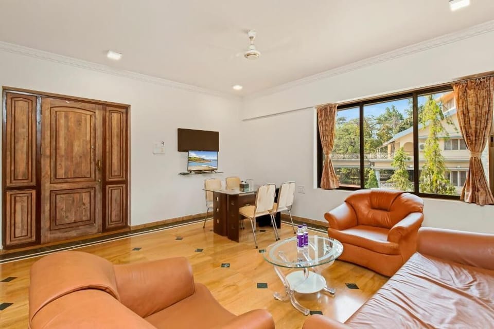 Deluxe Double Room, Pool View | Living area | TV