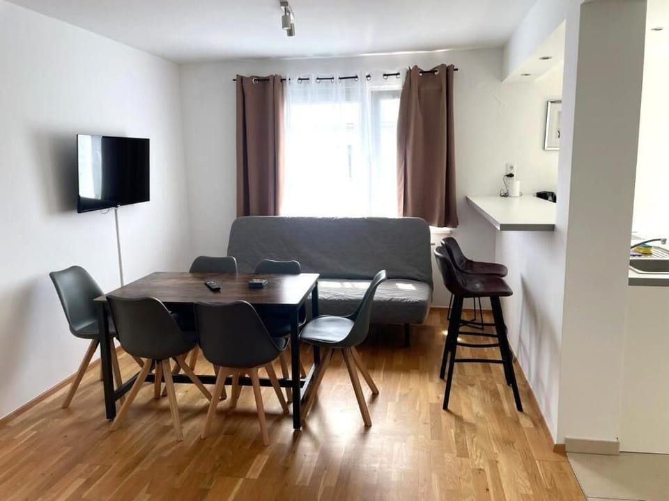 Apartment, 2 Bedrooms | 2 bedrooms, soundproofing, free WiFi, bed sheets