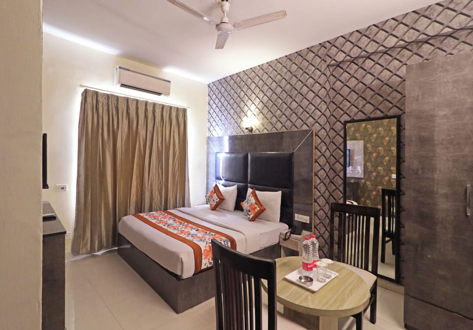 Minibar, desk, free WiFi, bed sheets