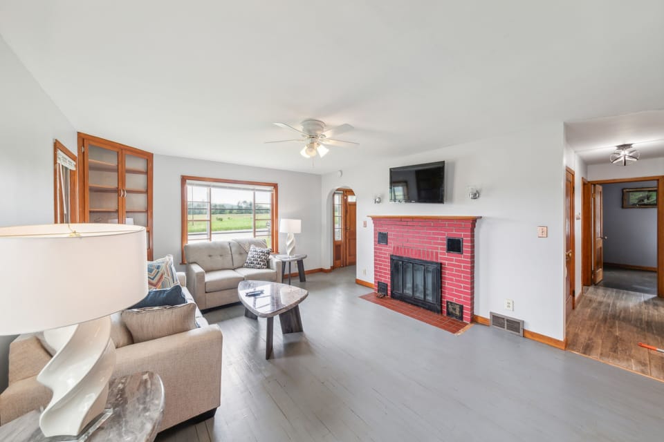 Furniture, Indoors, Living Room, Floor, Flooring