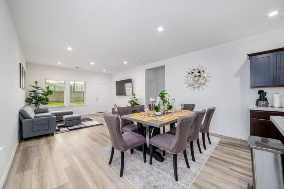 Charming dining room with plenty of seating, perfect for meals and intimate gatherings.