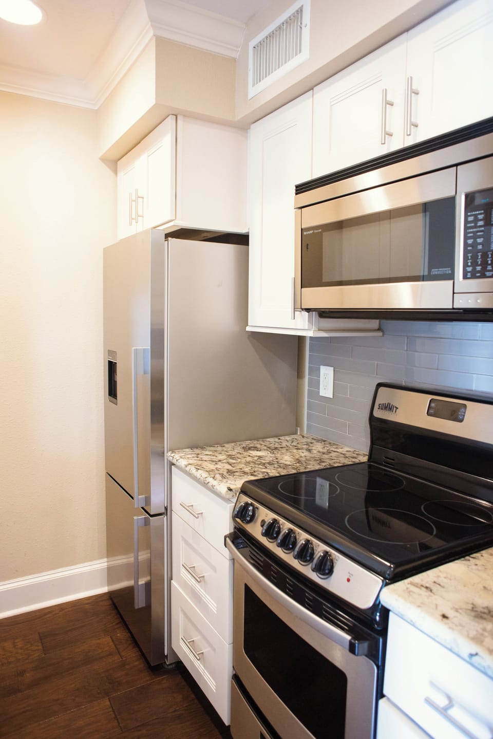Fully furnished kitchen