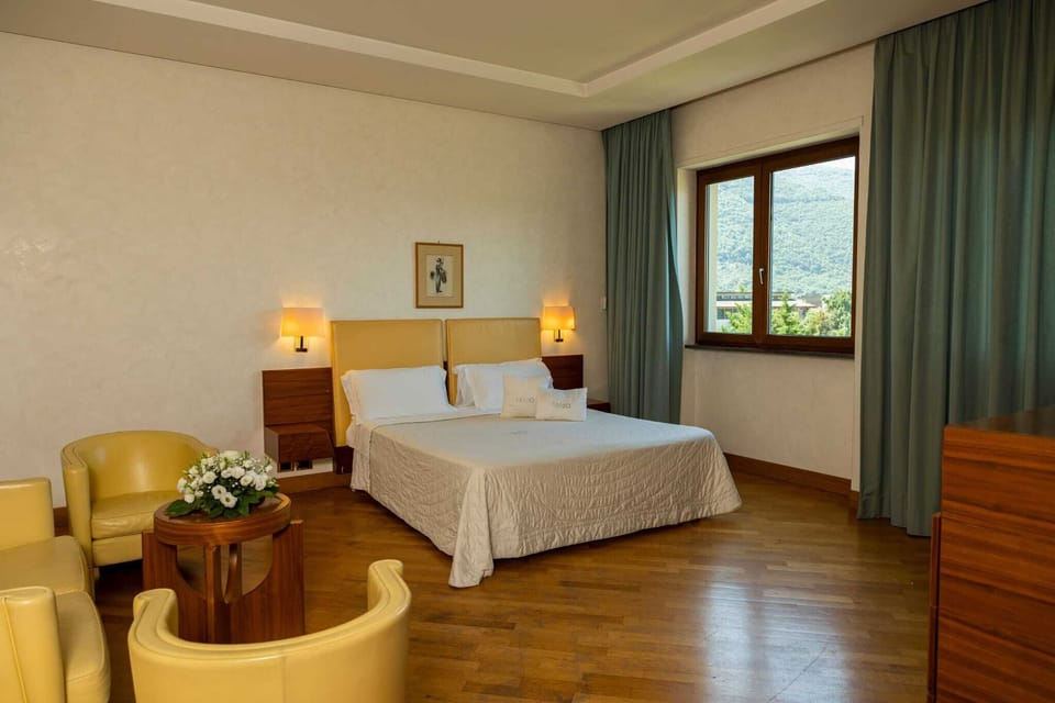 Deluxe Double Room, 1 Queen Bed | Premium bedding, down comforters, Select Comfort beds, minibar