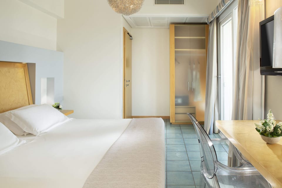 Minibar, in-room safe, desk, soundproofing