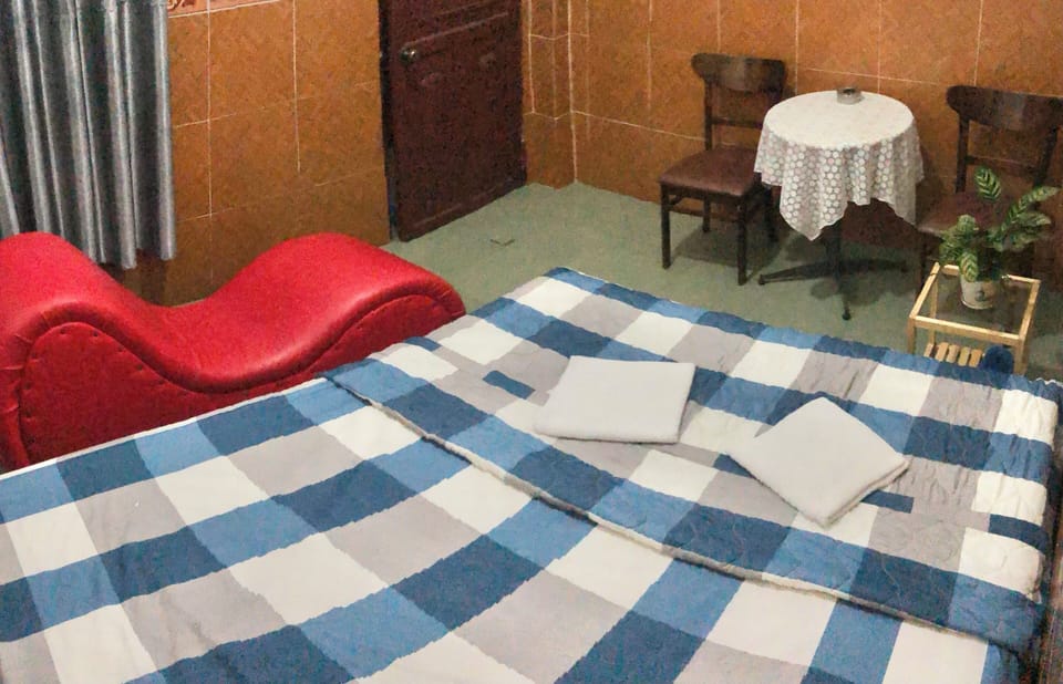 Desk, free WiFi