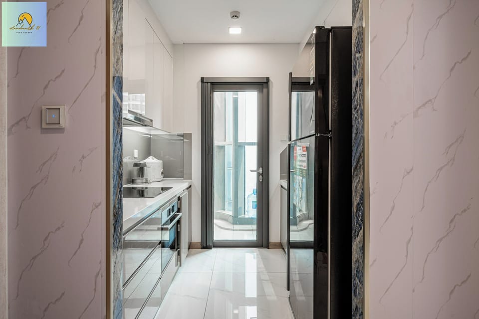 Panoramic Apartment, 2 Bedrooms, Patio, City View | Private kitchen | Fridge, microwave, stovetop, toaster